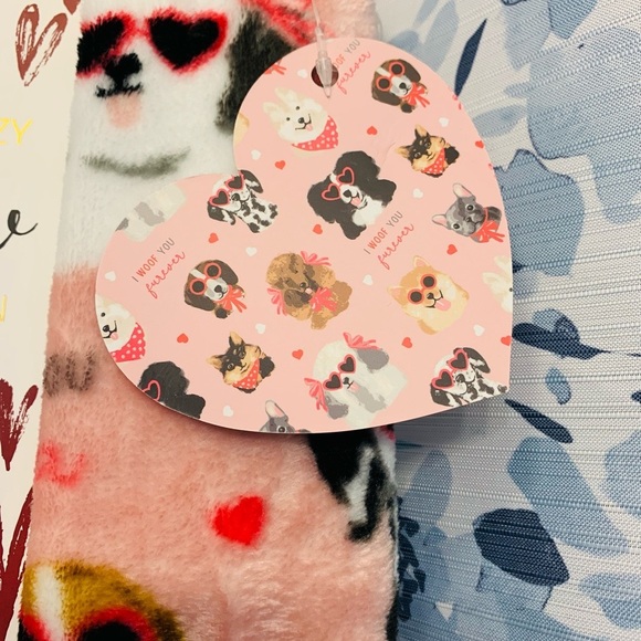 Cute Dog blanket “I Woof You Forever” warm, cozy and pink - Picture 3 of 7